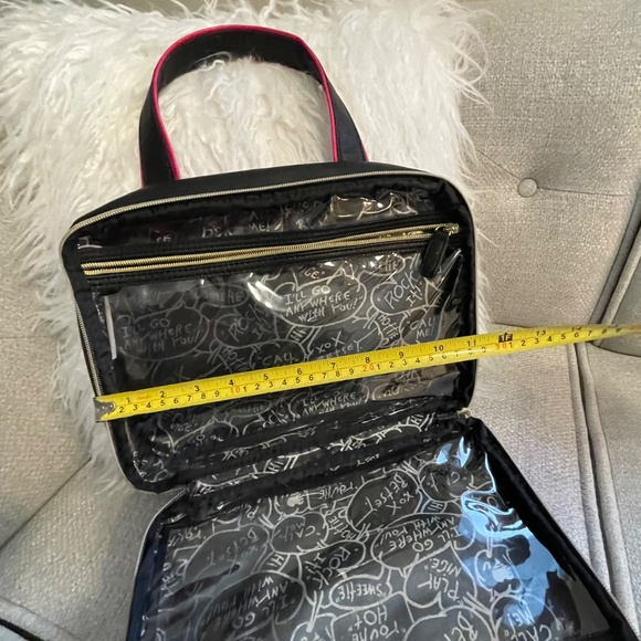 Betsey Johnson Travel Makeup Bag With Pink Bow - Picture 9 of 9